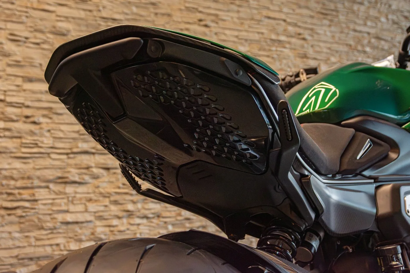 2024 Ducati Diavel V4 angeboten von einem Händler für Luxusmotorräder in Gronau, Deutschland, Foto 15 von 25