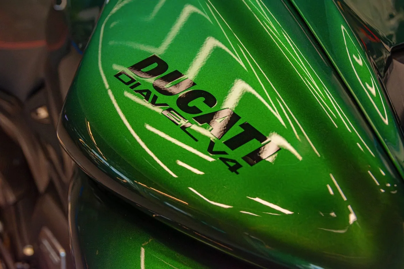 2024 Ducati Diavel V4 angeboten von einem Händler für Luxusmotorräder in Gronau, Deutschland, Foto 17 von 25