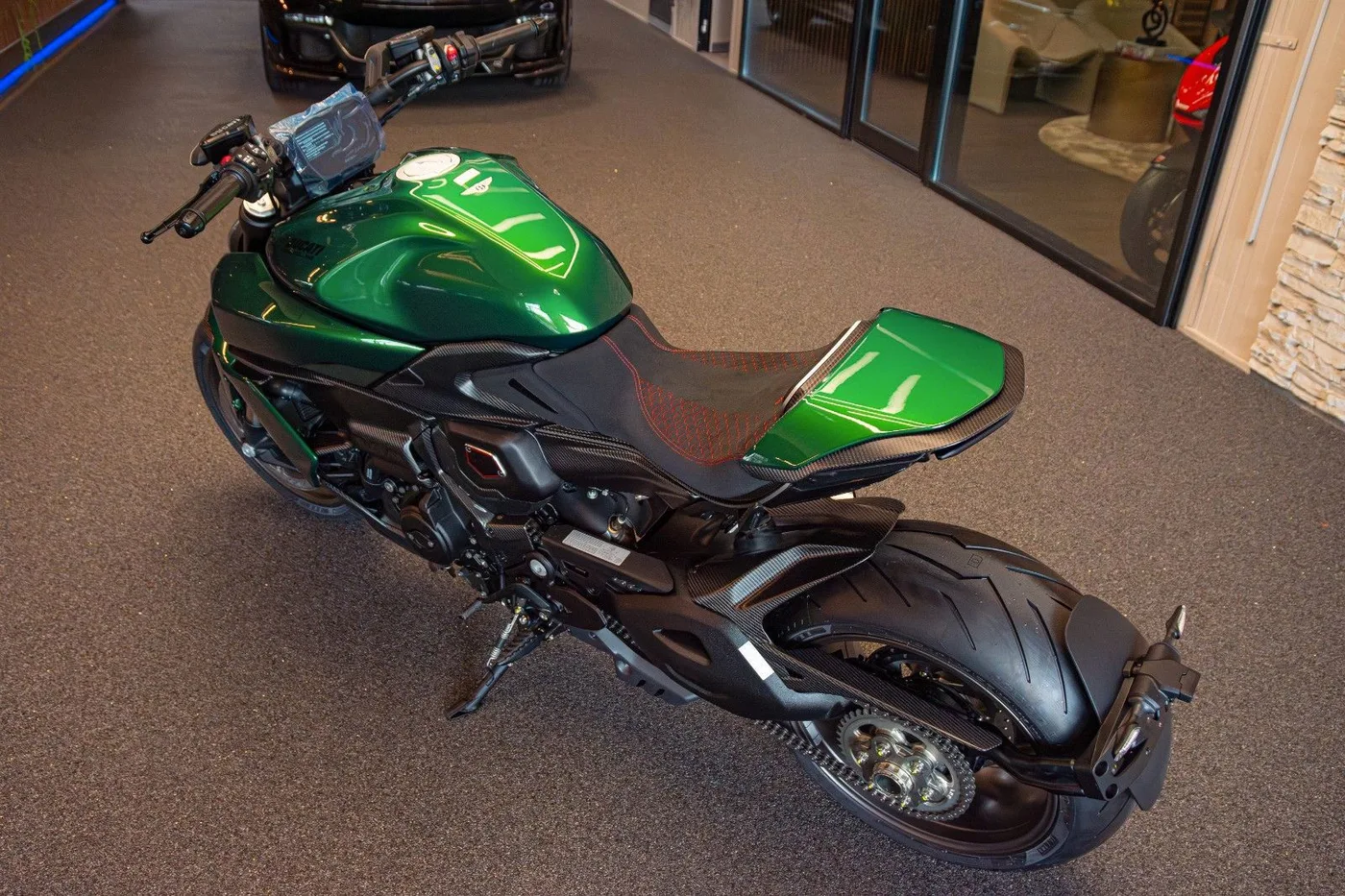 2024 Ducati Diavel V4 angeboten von einem Händler für Luxusmotorräder in Gronau, Deutschland, Foto 20 von 25