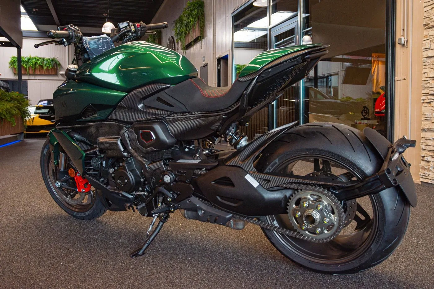 2024 Ducati Diavel V4 angeboten von einem Händler für Luxusmotorräder in Gronau, Deutschland, Foto 21 von 25