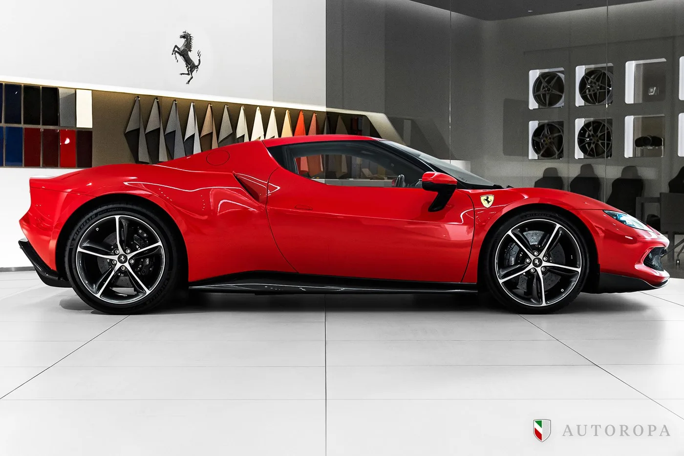 2024 Ferrari 296 GTB Assetto Fiorano angeboten von einem offiziellen Ferrari und Maserati-Vertragshändler in Stockholm, Schweden, Foto 3 von 10