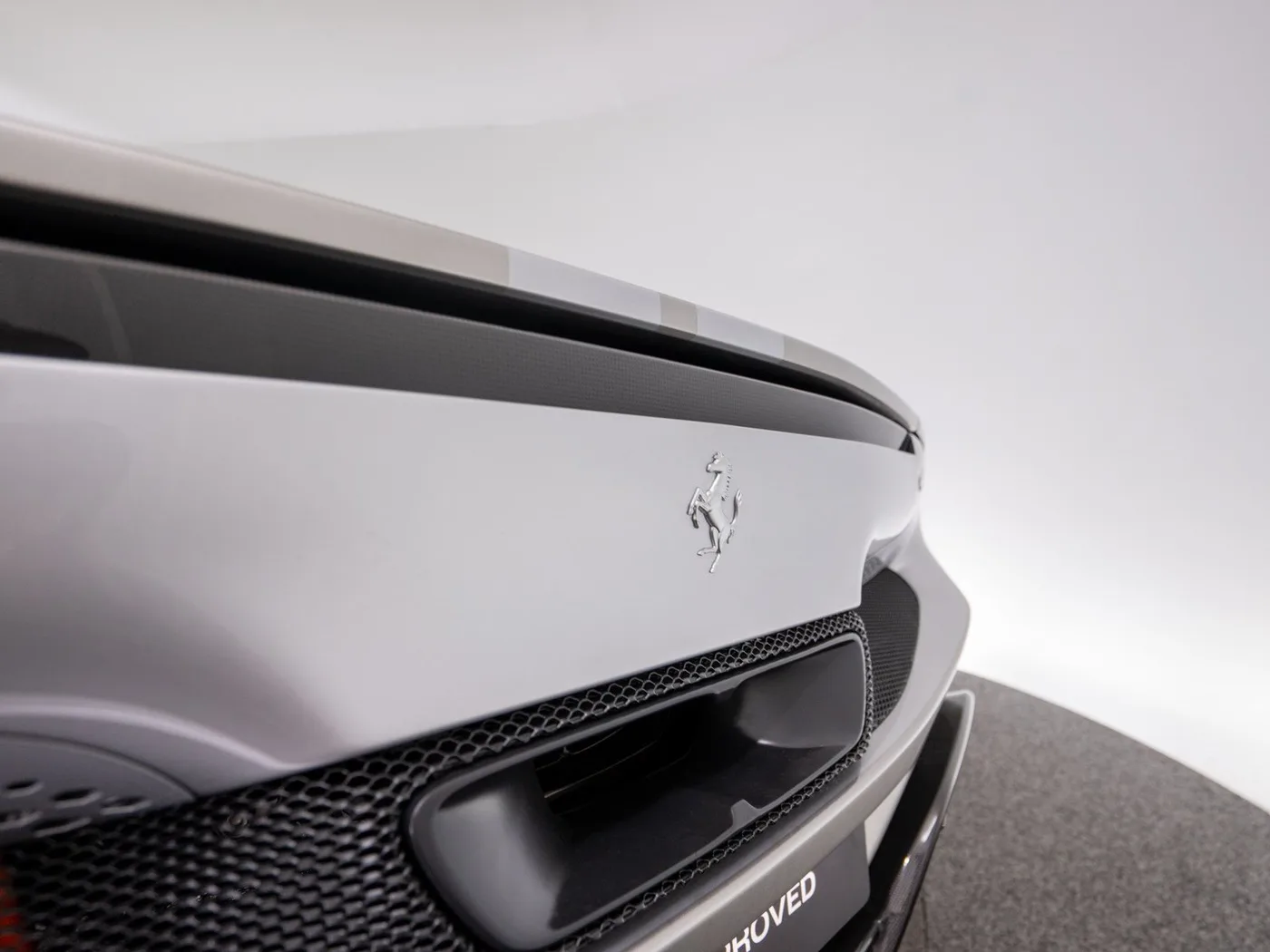 2024 Ferrari 296 GTB proposée par un concessionnaire spécialisé à Singen, Allemagne, photo 7 sur 15
