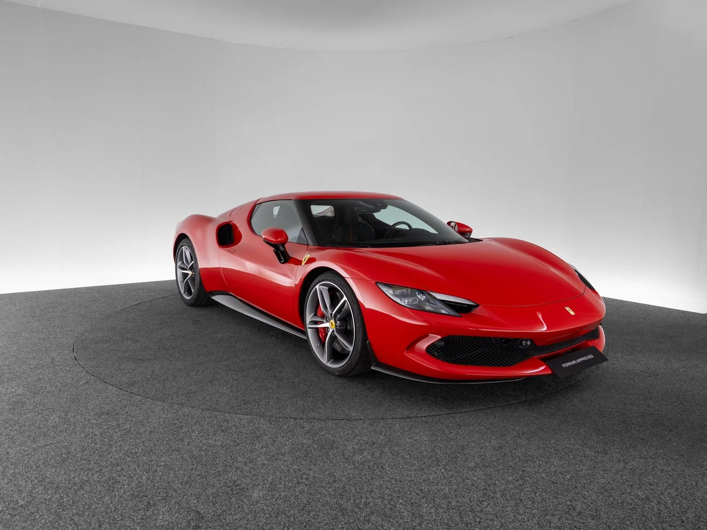 2024 Ferrari 296 GTB proposée par un concessionnaire spécialisé à Singen, Allemagne, photo 3 sur 15