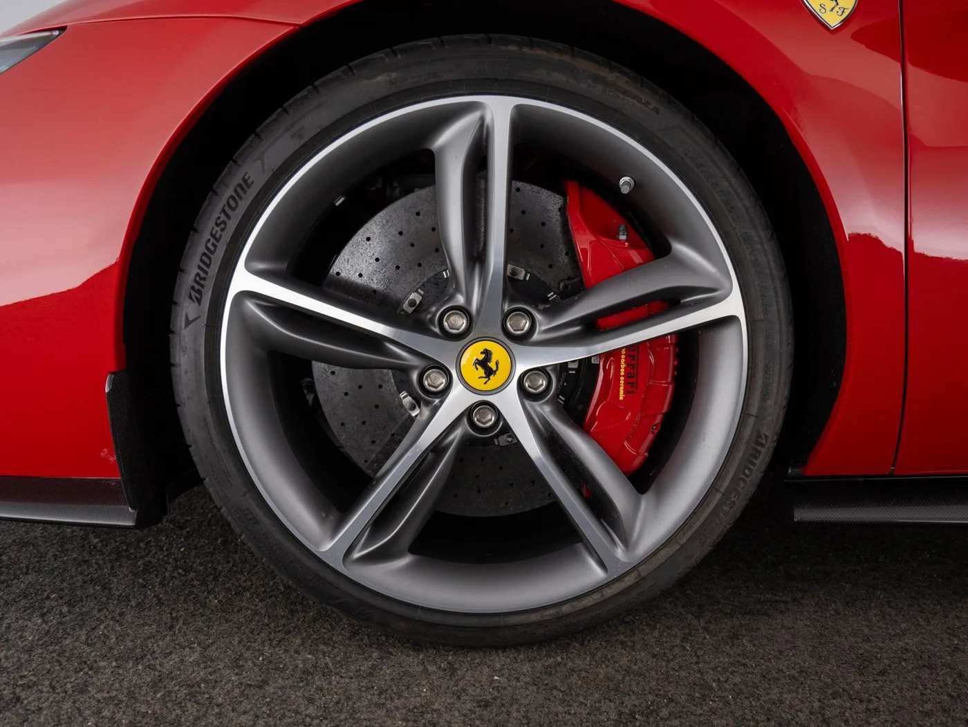2024 Ferrari 296 GTB proposée par un concessionnaire spécialisé à Singen, Allemagne, photo 11 sur 15