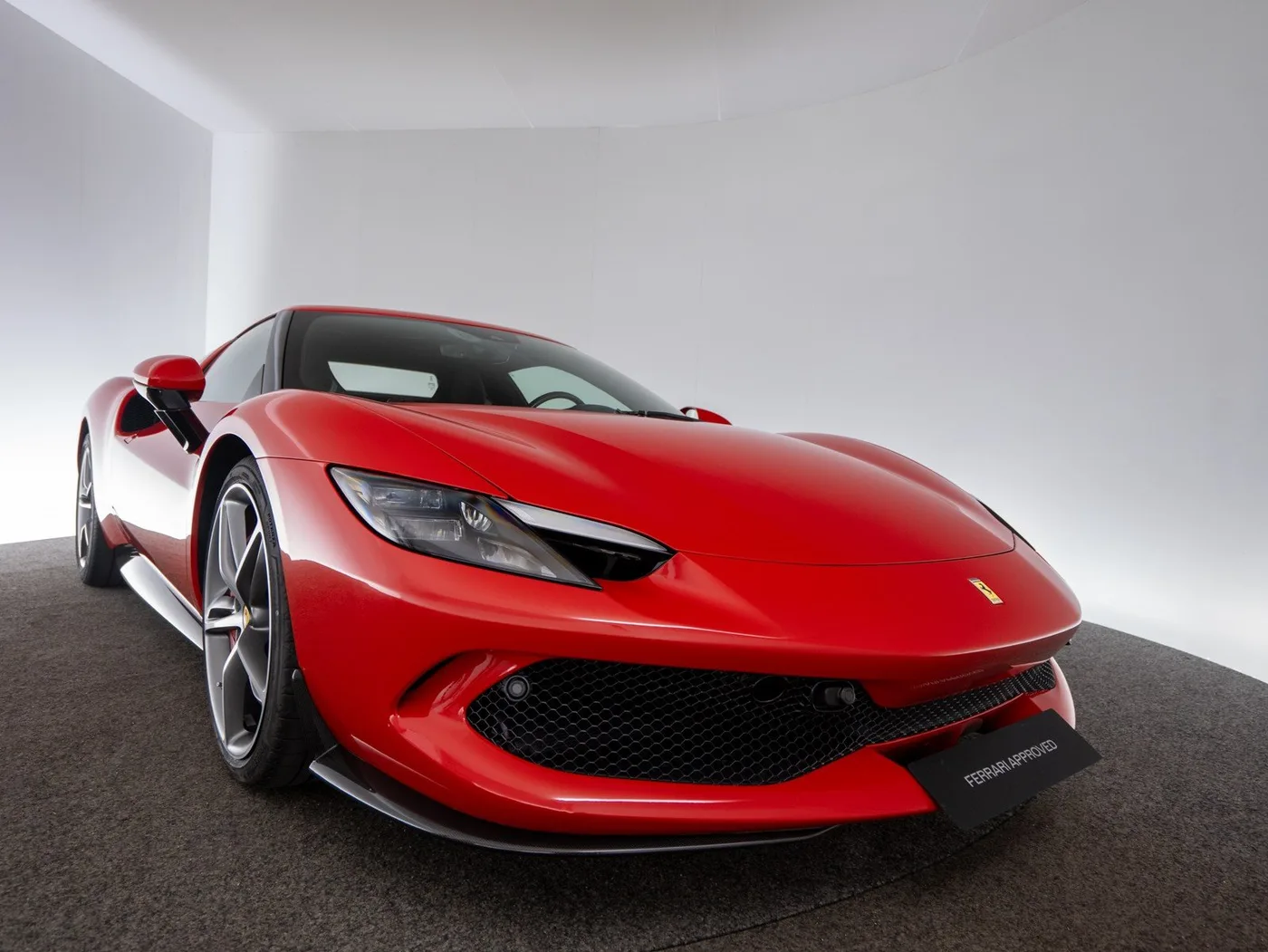 2024 Ferrari 296 GTB proposée par un concessionnaire spécialisé à Singen, Allemagne, photo 14 sur 15