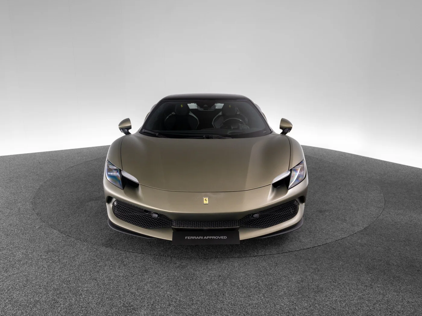 2024 Ferrari 296 GTB proposée par un concessionnaire spécialisé à Singen, Allemagne, photo 4 sur 15