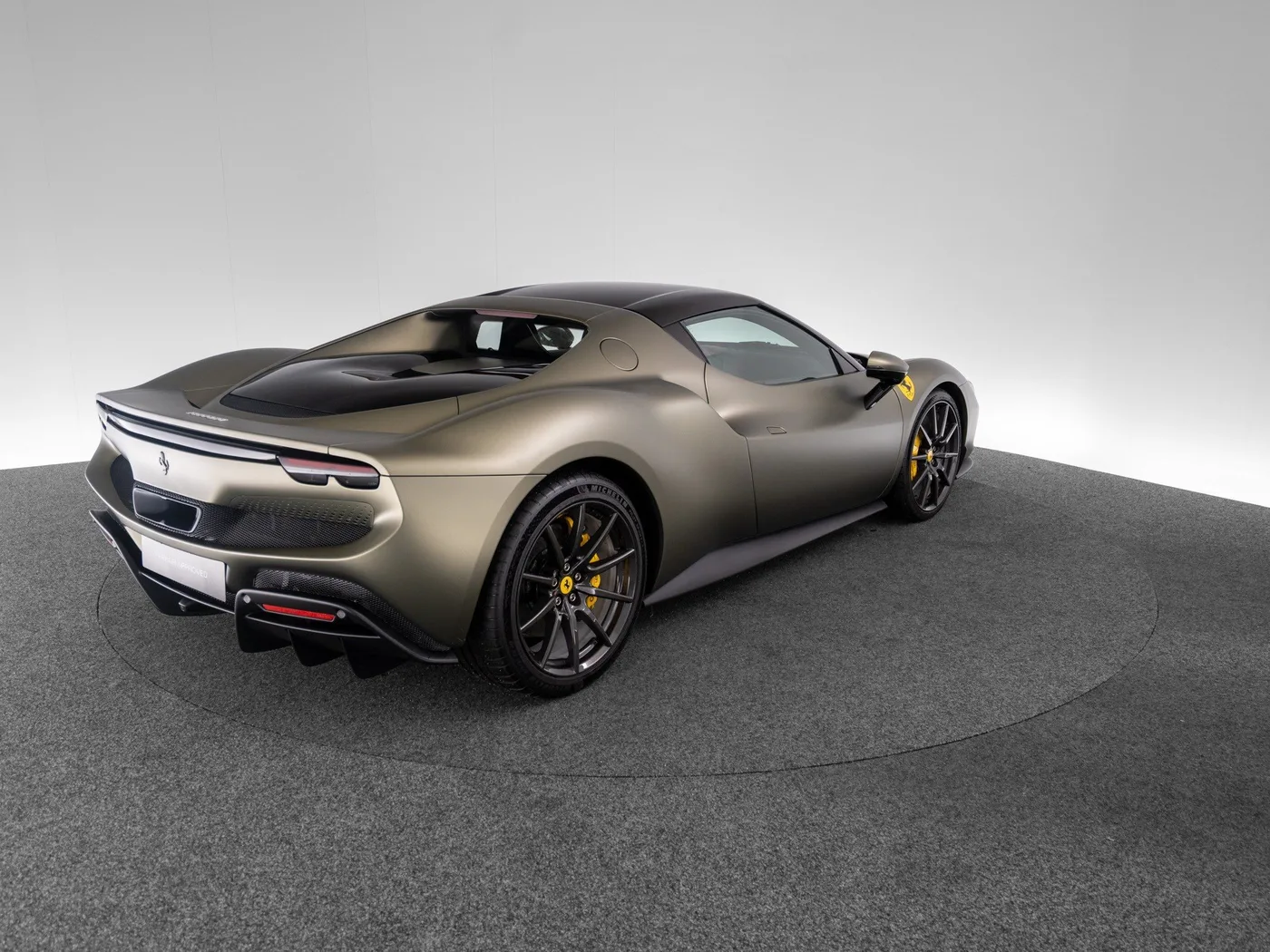 2024 Ferrari 296 GTB proposée par un concessionnaire spécialisé à Singen, Allemagne, photo 7 sur 15
