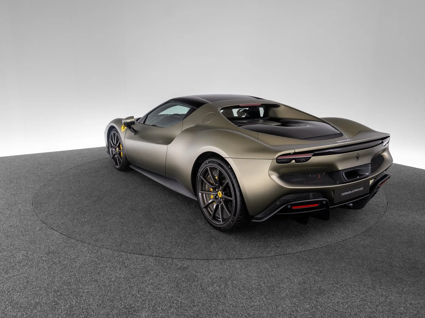 2024 Ferrari 296 GTB proposée par un concessionnaire spécialisé à Singen, Allemagne, photo 9 sur 15