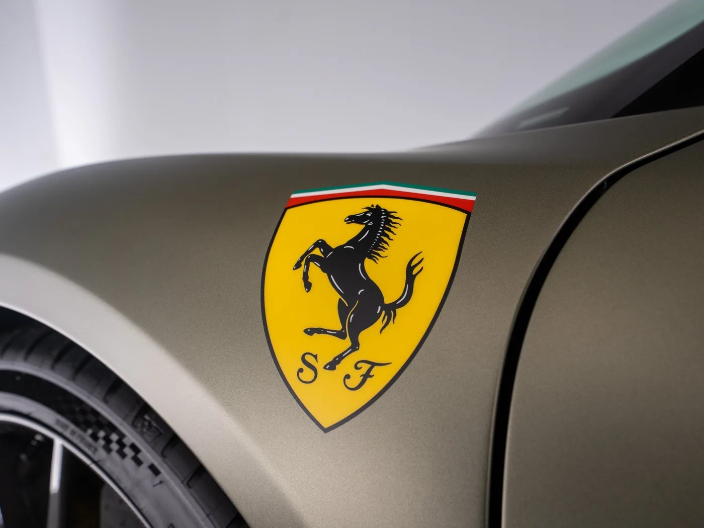 2024 Ferrari 296 GTB proposée par un concessionnaire spécialisé à Singen, Allemagne, photo 11 sur 15