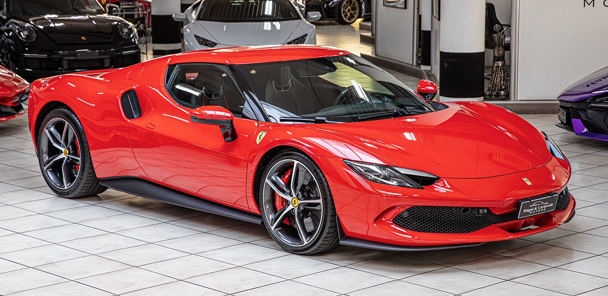 2024 Ferrari 296 GTB proposée par un concessionnaire spécialisé à Milan, Italie, photo principale