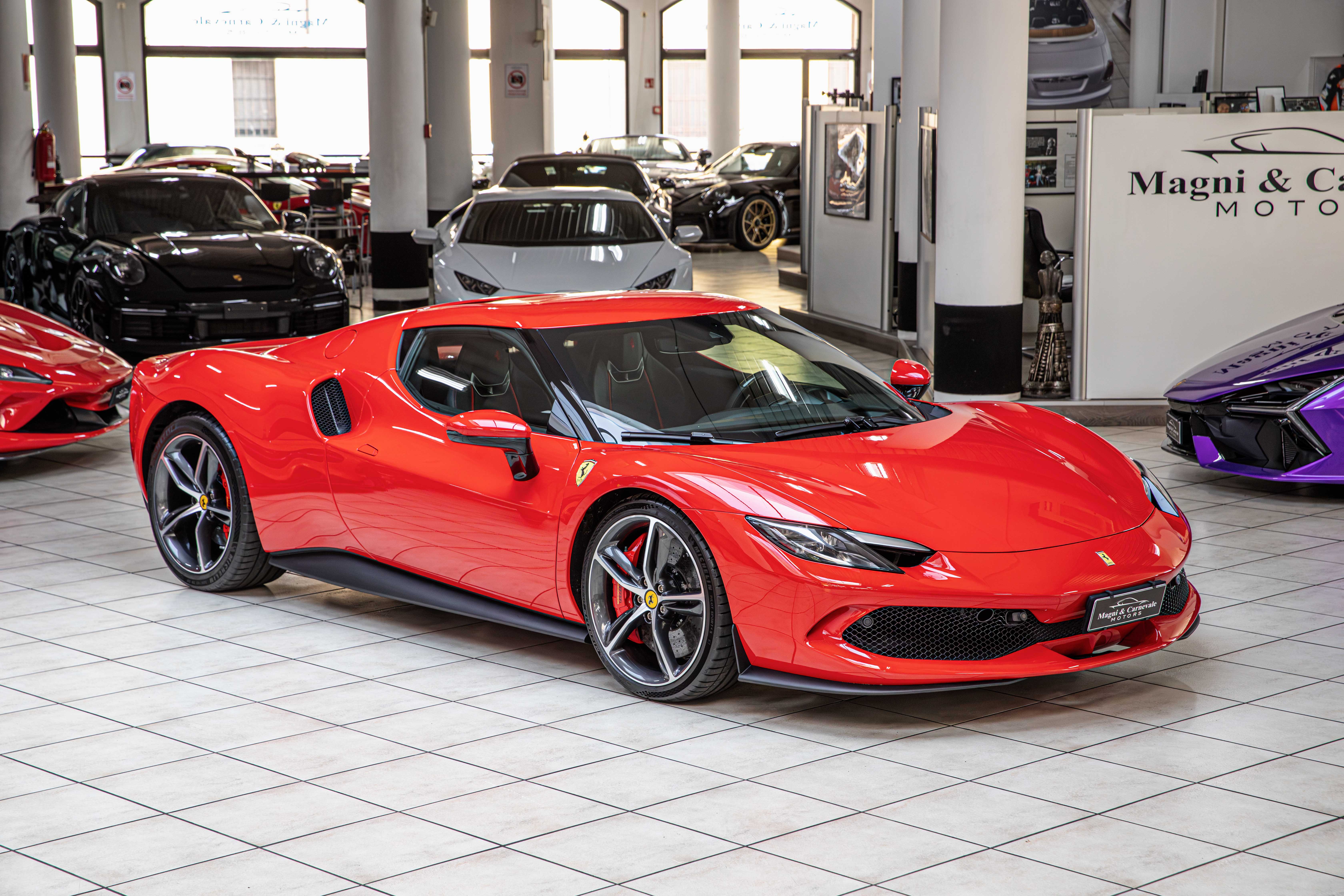 2024 Ferrari 296 GTB proposée par un concessionnaire spécialisé à Milan, Italie, photo 2 sur 20