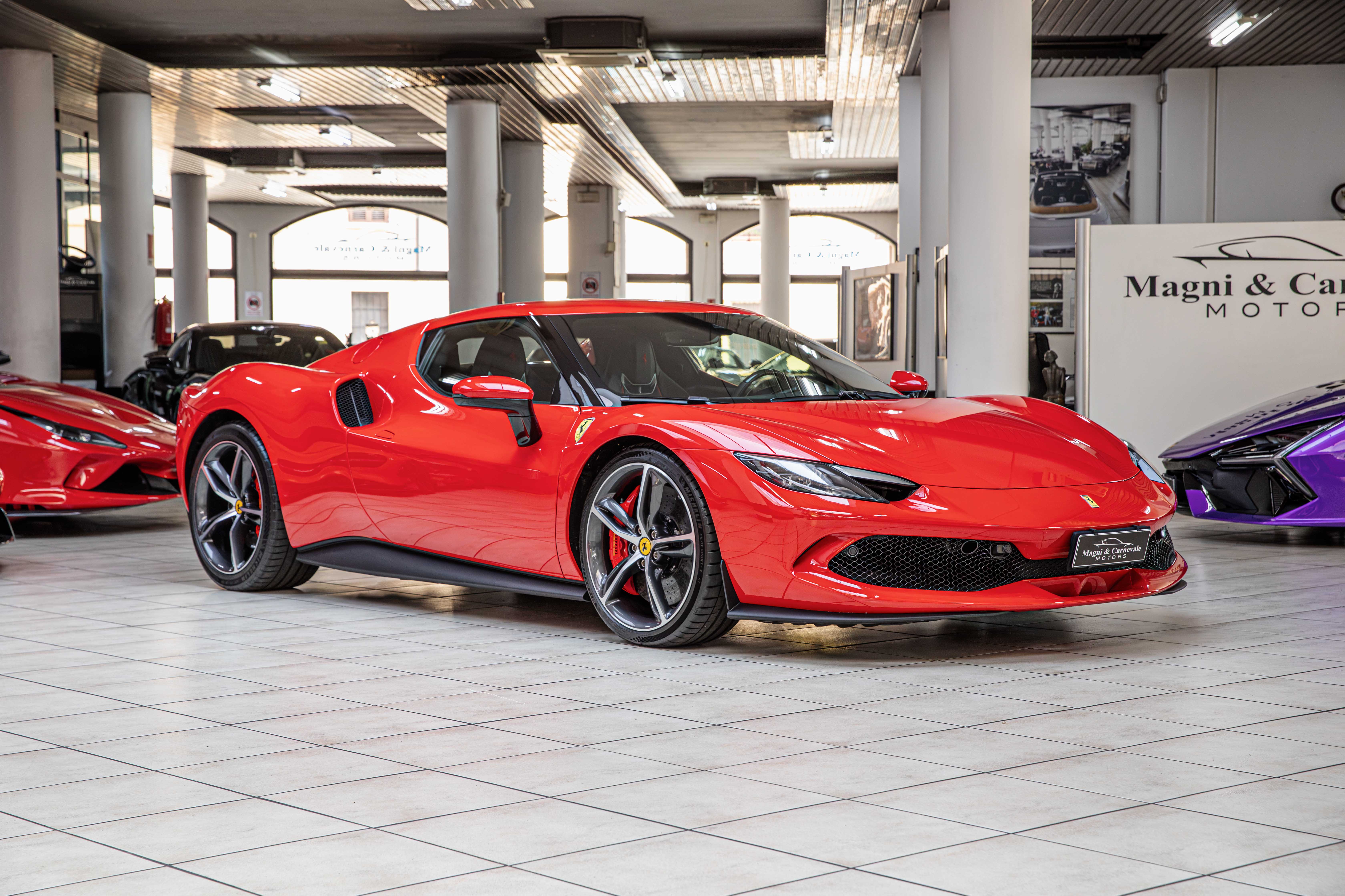 2024 Ferrari 296 GTB proposée par un concessionnaire spécialisé à Milan, Italie, photo 4 sur 20