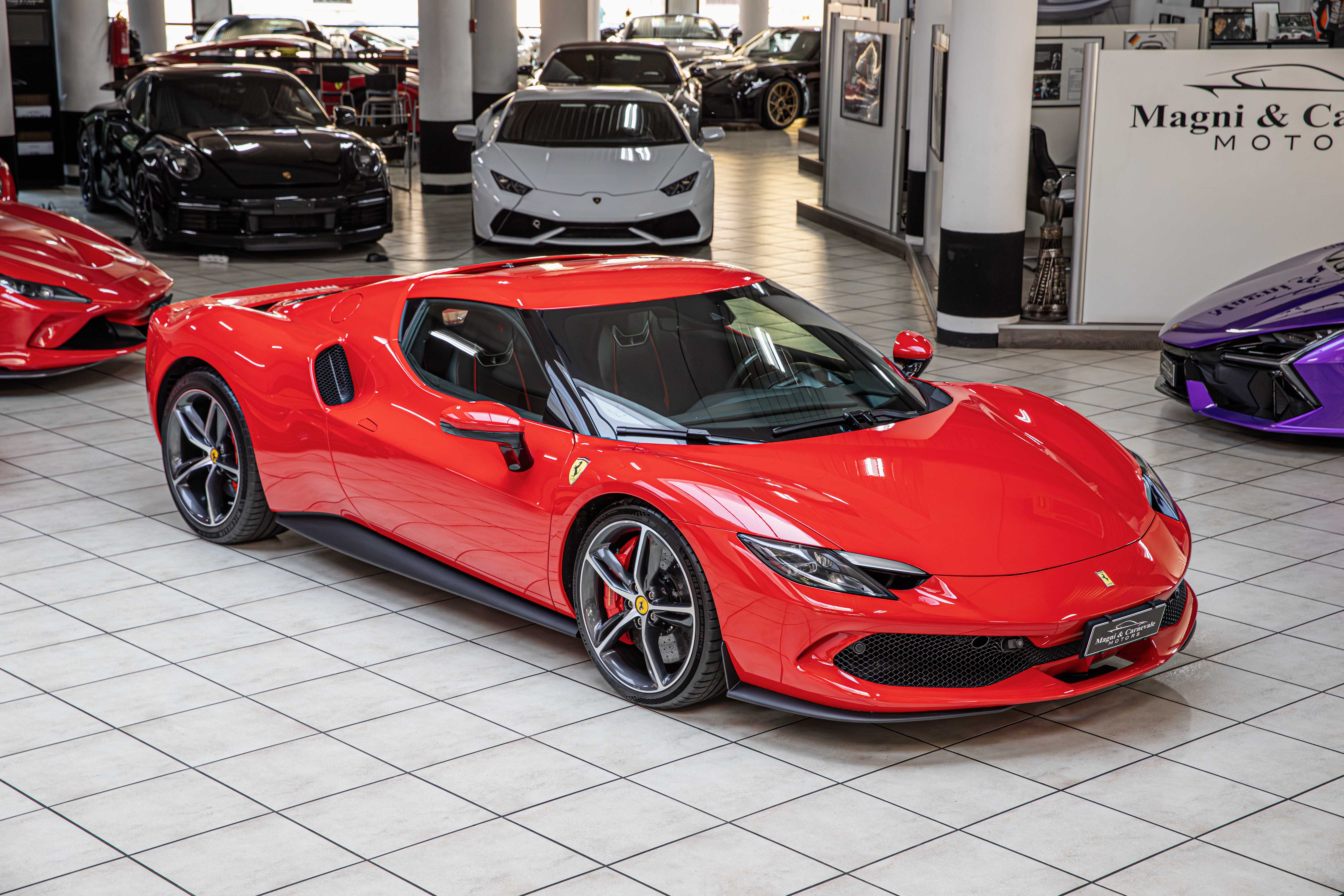 2024 Ferrari 296 GTB proposée par un concessionnaire spécialisé à Milan, Italie, photo 5 sur 20