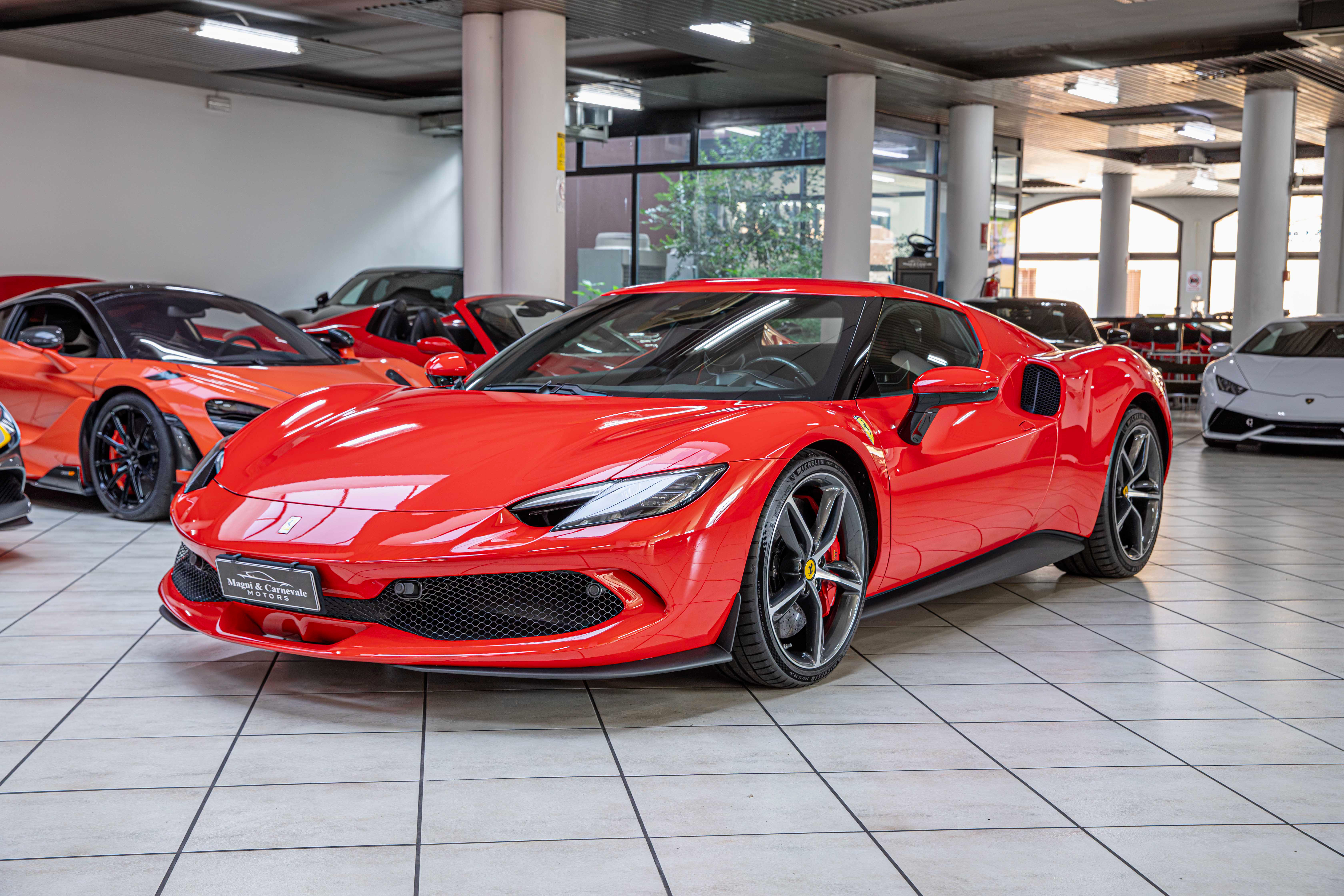 2024 Ferrari 296 GTB proposée par un concessionnaire spécialisé à Milan, Italie, photo 7 sur 20