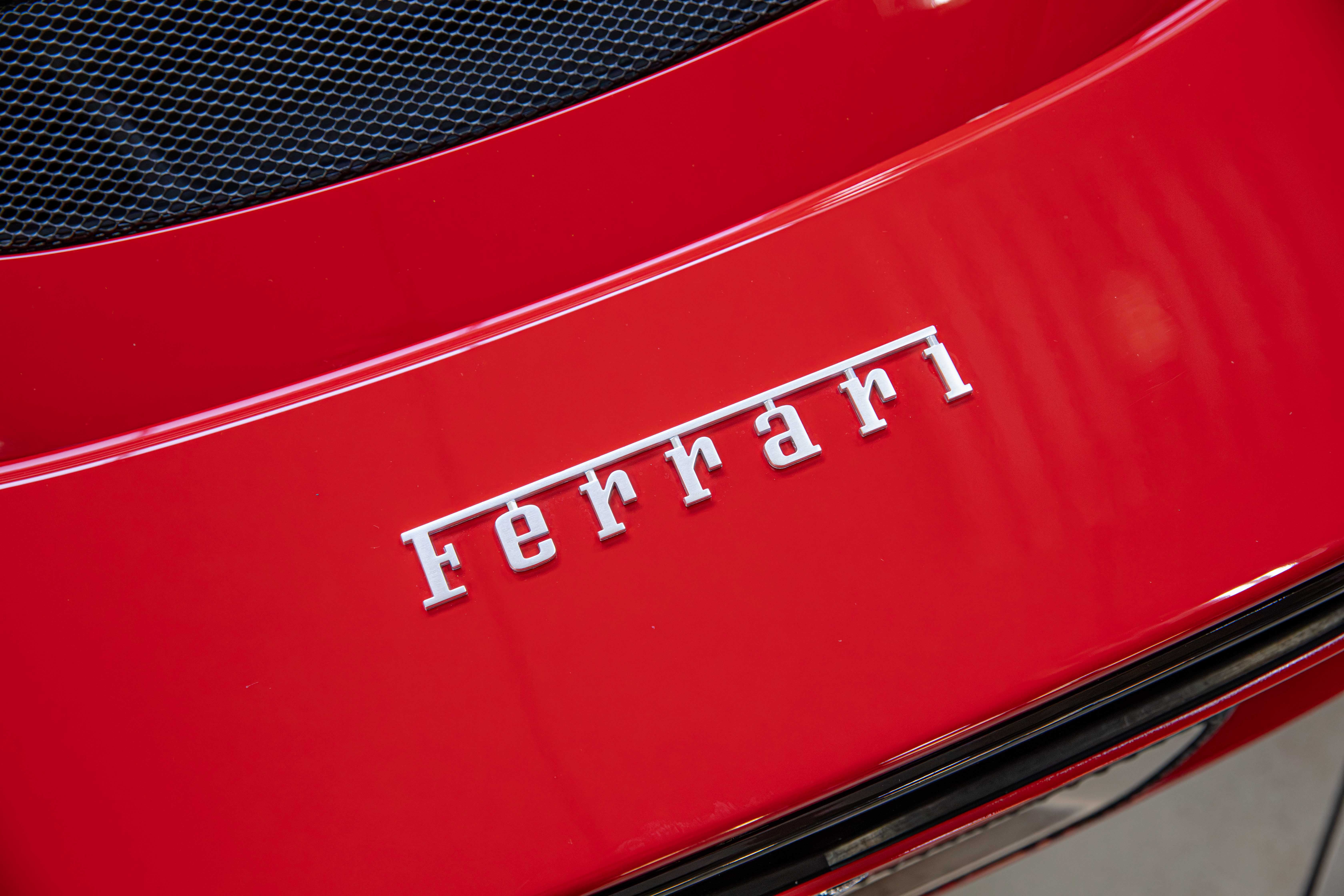 2024 Ferrari 296 GTB proposée par un concessionnaire spécialisé à Milan, Italie, photo 12 sur 20