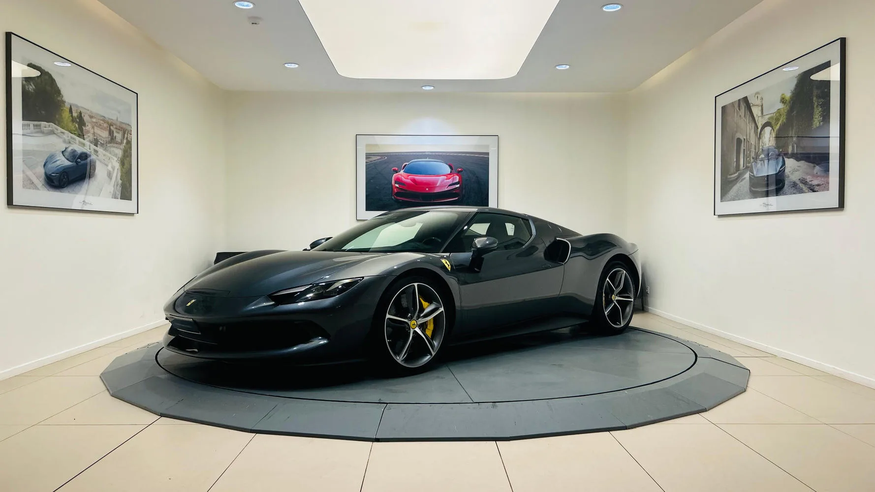 2024 Ferrari 296 GTB proposta da un concessionario specializzato a Balma, Francia, foto principale