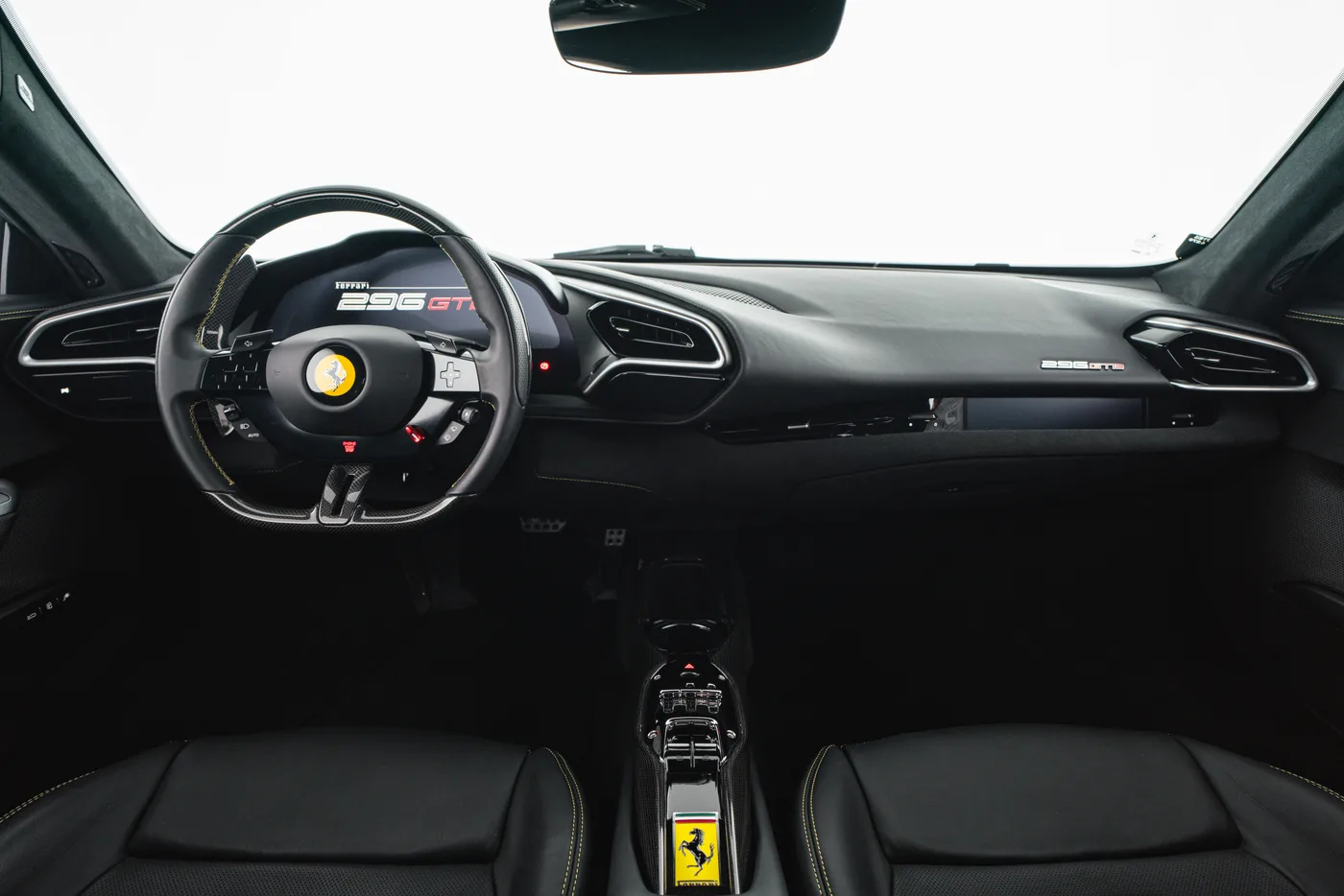2024 Ferrari 296 GTB proposée par un concessionnaire spécialisé à Vösendorf, Autriche, photo 5 sur 15