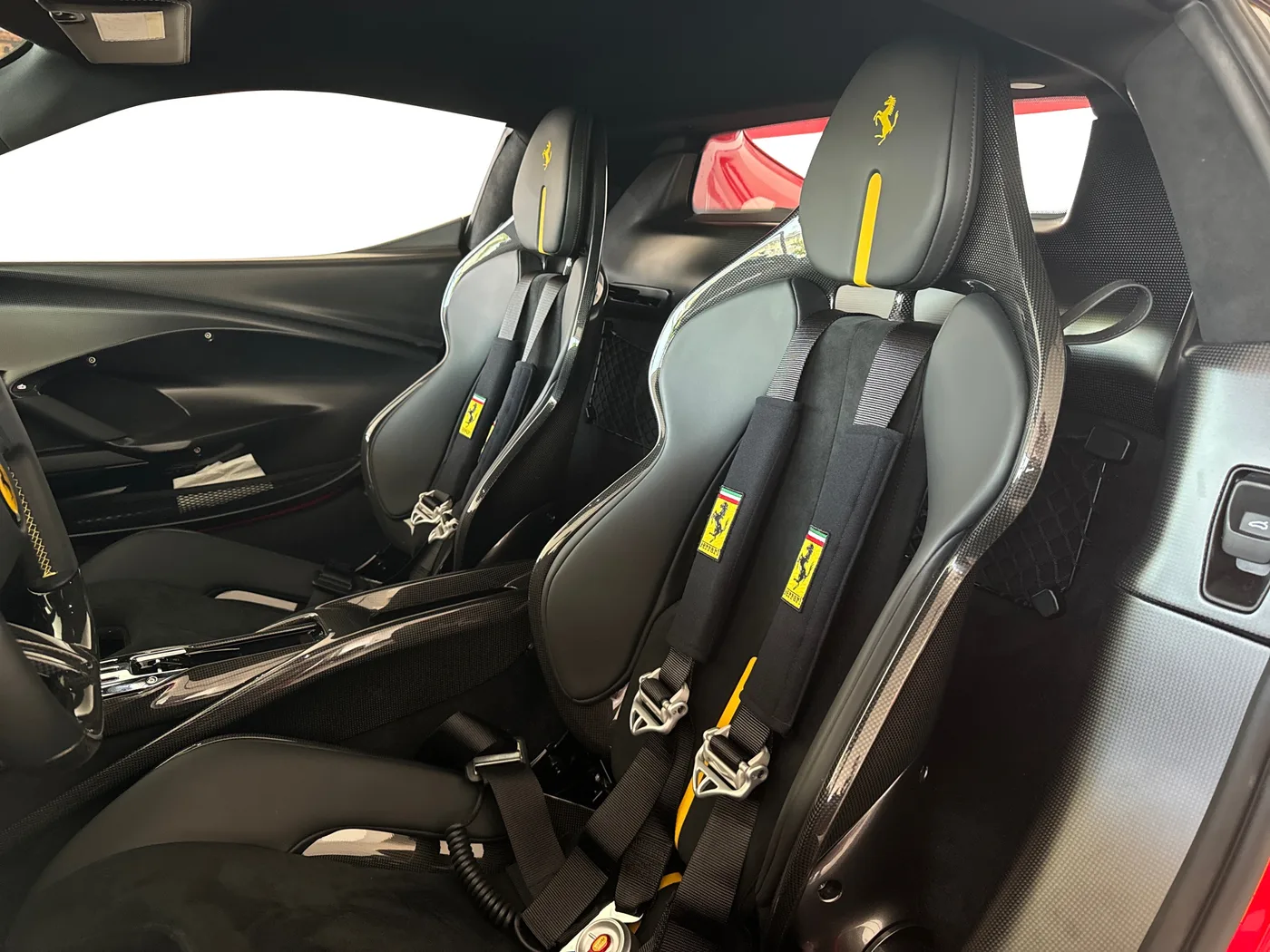 2024 Ferrari 296 GTB proposée par un concessionnaire spécialisé à Frankfurt am Main, Allemagne, photo 6 sur 15