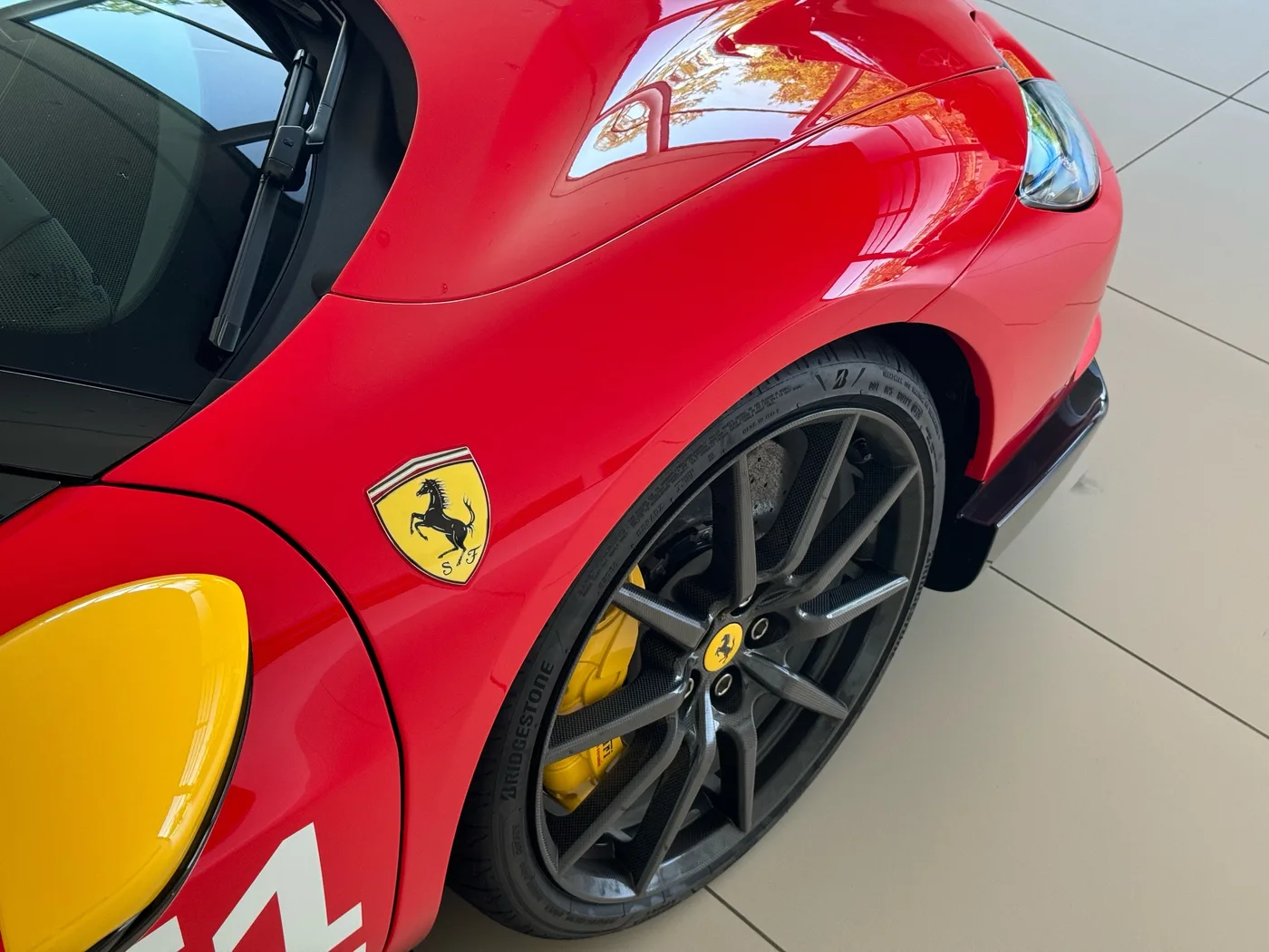 2024 Ferrari 296 GTB proposée par un concessionnaire spécialisé à Frankfurt am Main, Allemagne, photo 10 sur 15