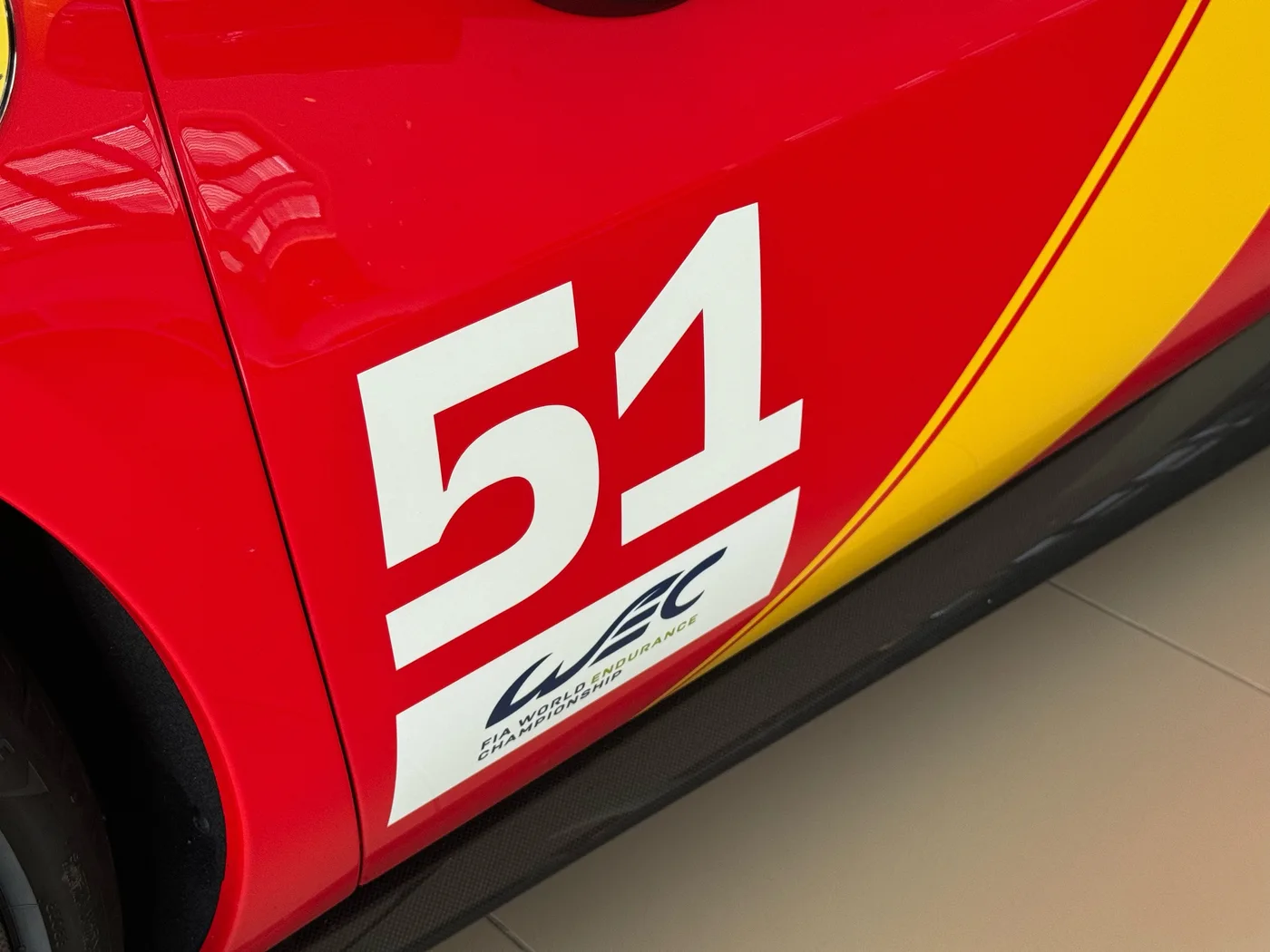 2024 Ferrari 296 GTB proposée par un concessionnaire spécialisé à Frankfurt am Main, Allemagne, photo 13 sur 15