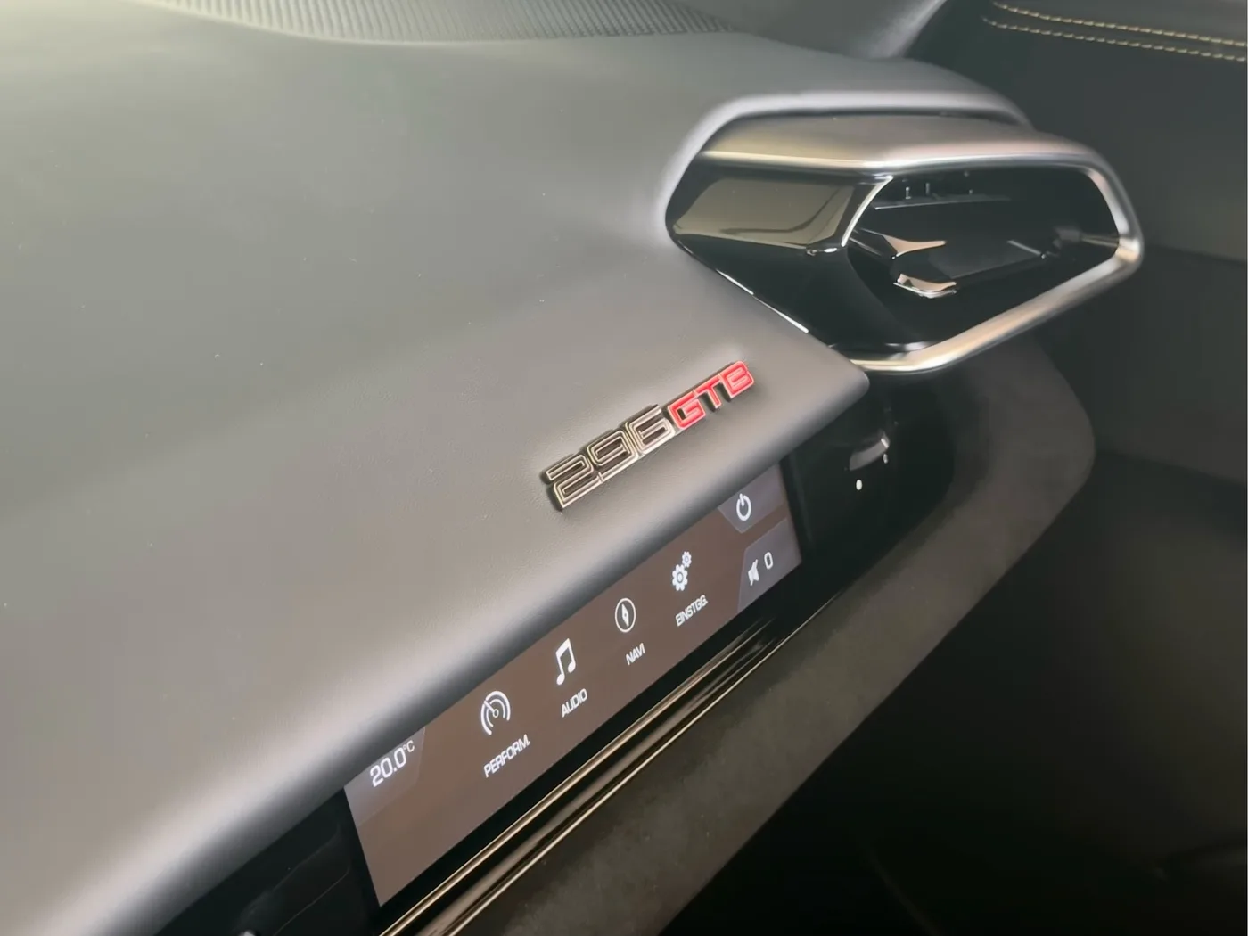 2024 Ferrari 296 GTB angeboten von einem Fachhändler in Frankfurt am Main, Deutschland, Foto 9 von 15