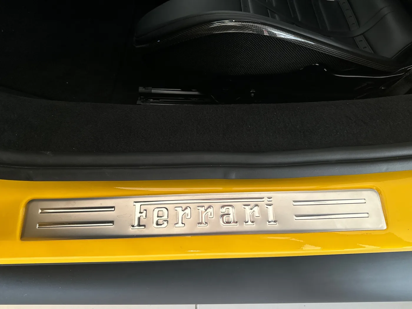 2024 Ferrari 296 GTB angeboten von einem Fachhändler in Frankfurt am Main, Deutschland, Foto 13 von 15