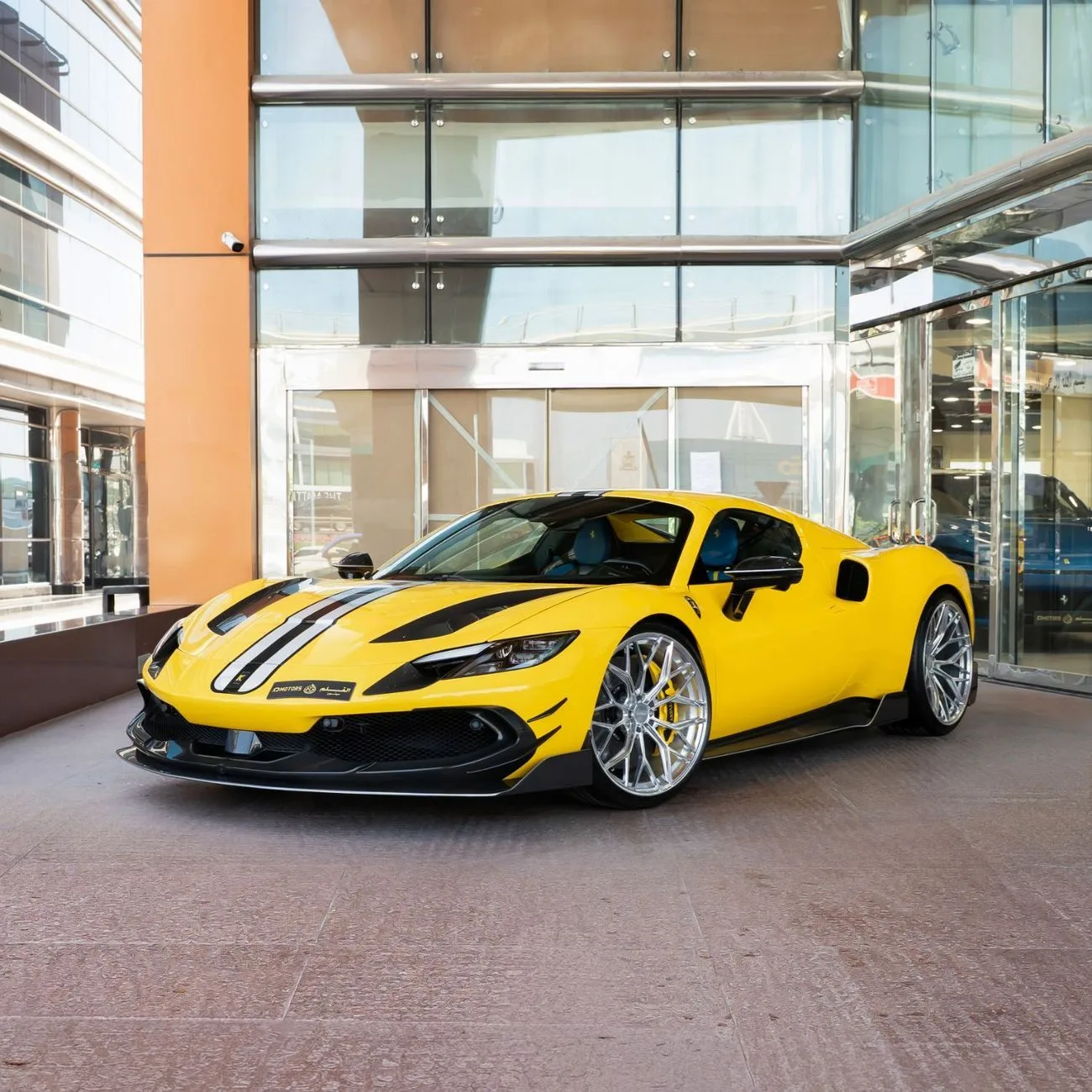 2024 Ferrari 296 GTS angeboten von einem Fachhändler in Dubai, Vereinigte Arabische Emirate, Foto 3 von 22
