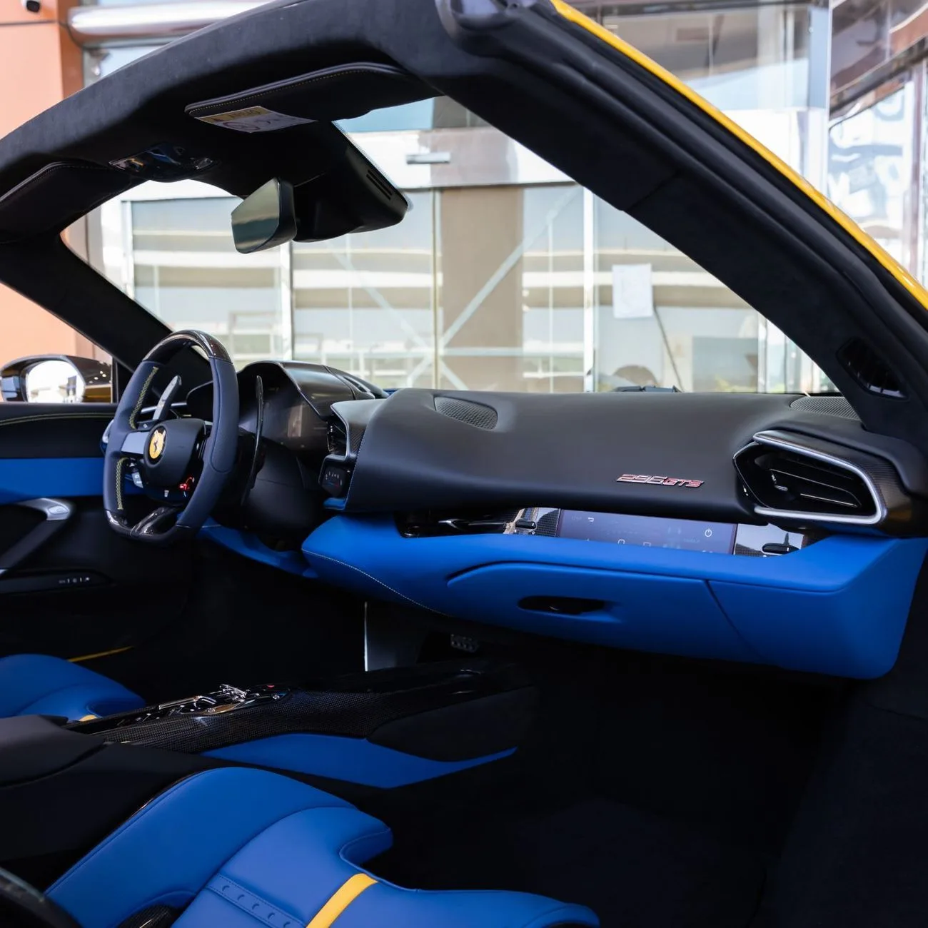 2024 Ferrari 296 GTS angeboten von einem Fachhändler in Dubai, Vereinigte Arabische Emirate, Foto 11 von 22