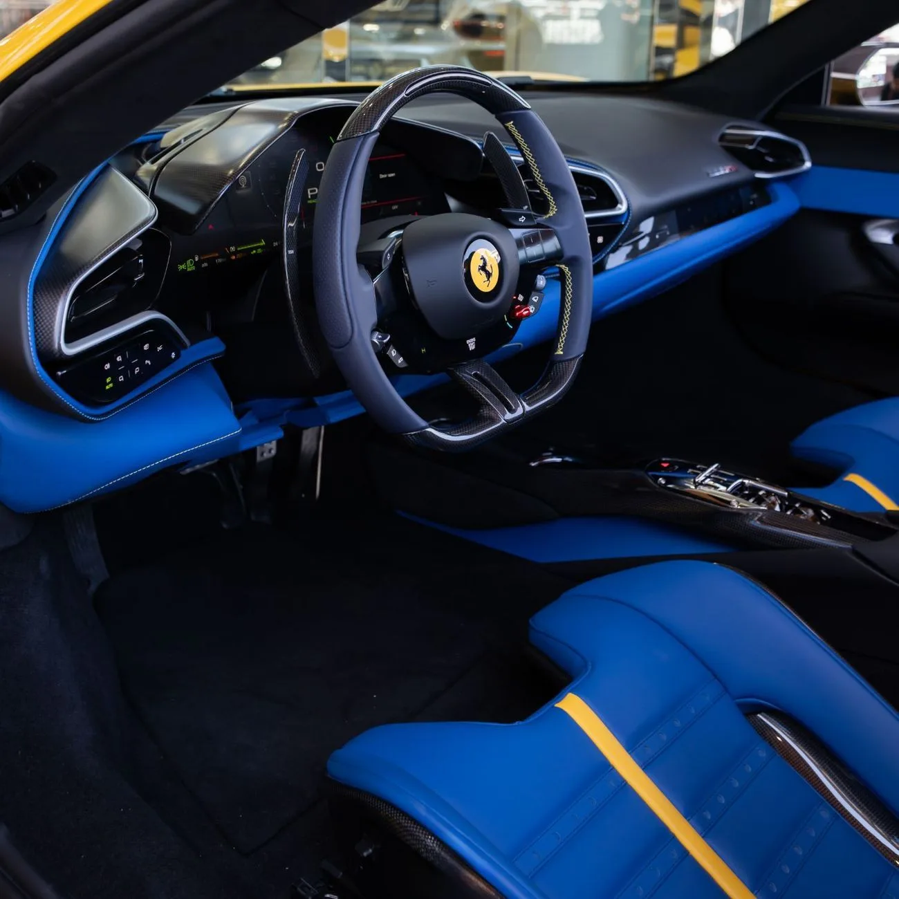 2024 Ferrari 296 GTS angeboten von einem Fachhändler in Dubai, Vereinigte Arabische Emirate, Foto 12 von 22