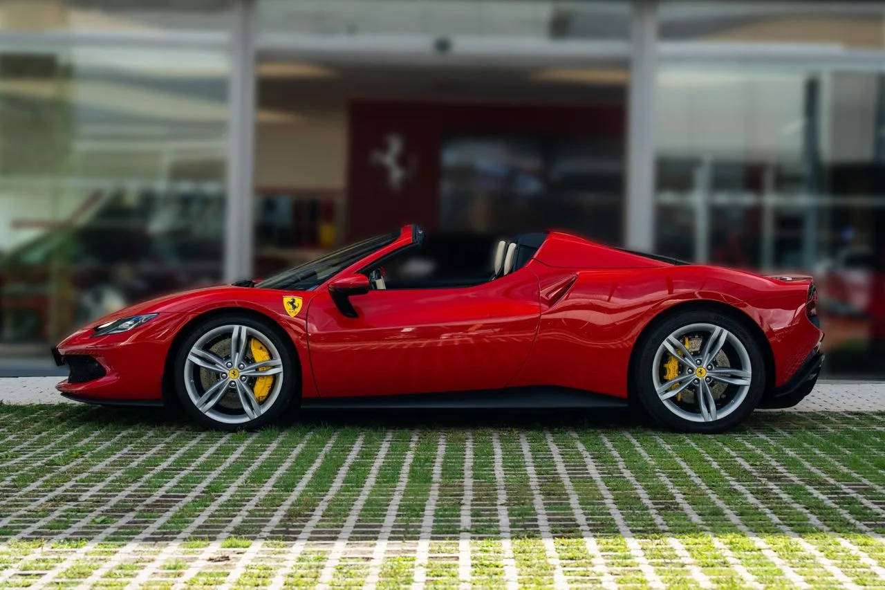 2024 Ferrari 296 GTS, 2/30