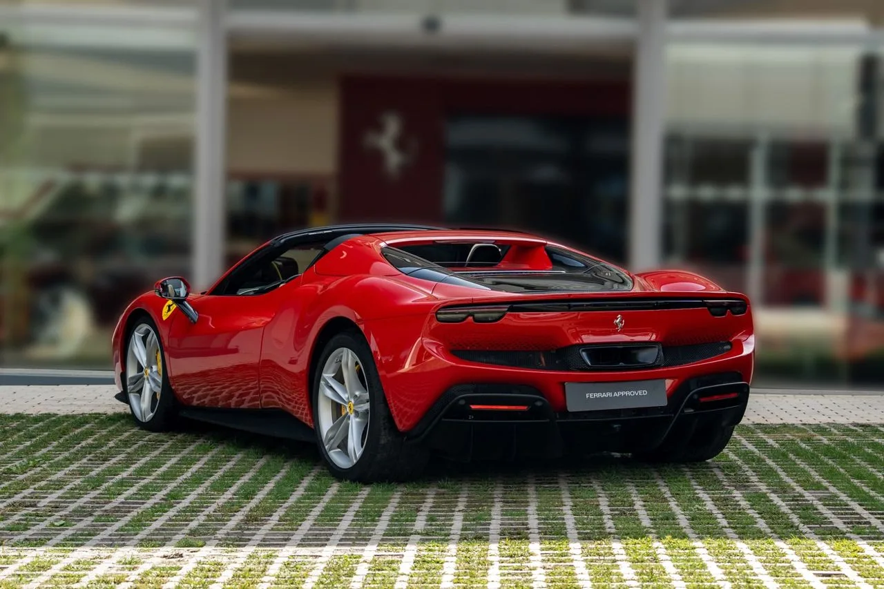 2024 Ferrari 296 GTS, 4/30