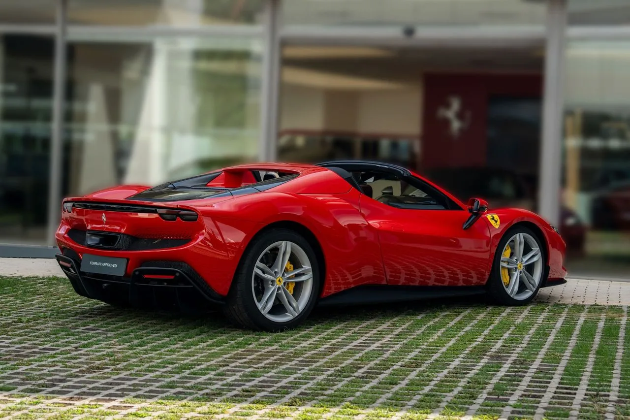2024 Ferrari 296 GTS, 7/30