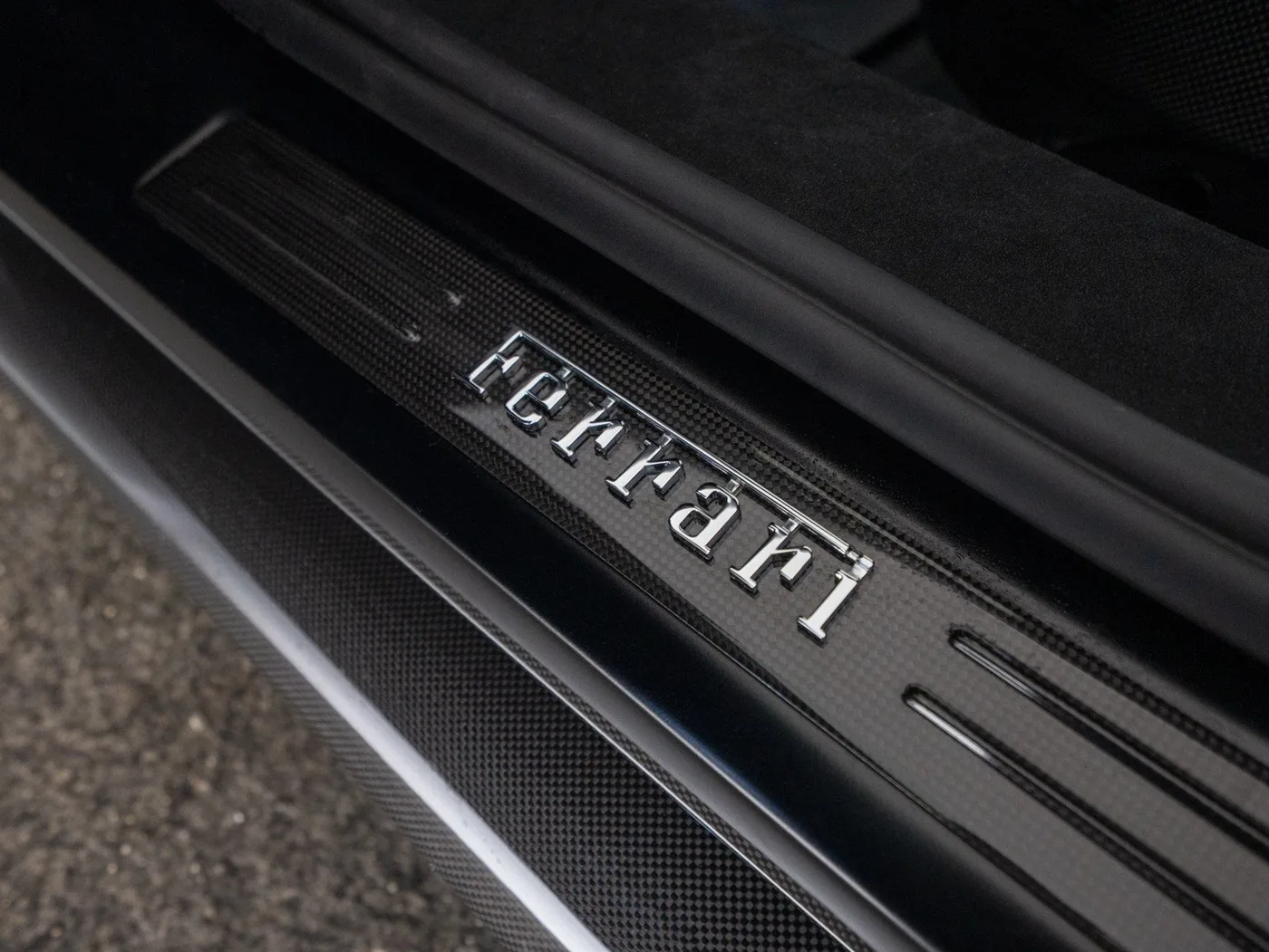 2024 Ferrari 296 GTS offered by a specialist dealer in Singen, Germany, photo 11 of 15