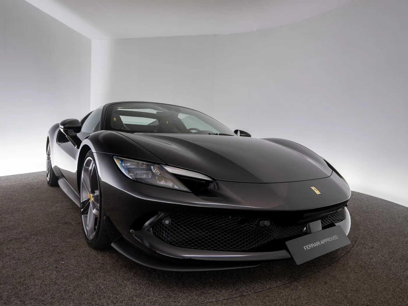 2024 Ferrari 296 GTS offered by a specialist dealer in Singen, Germany, photo 10 of 15