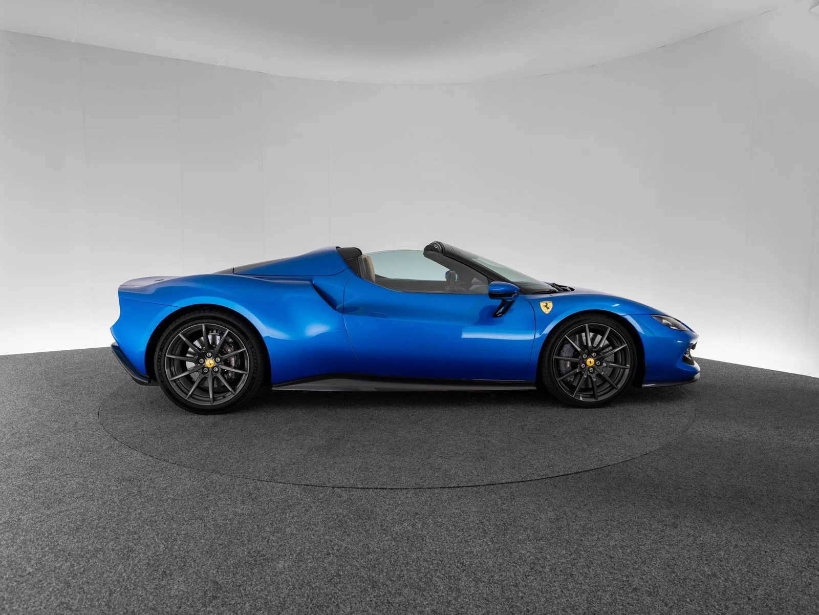2024 Ferrari 296 GTS, 4/30
