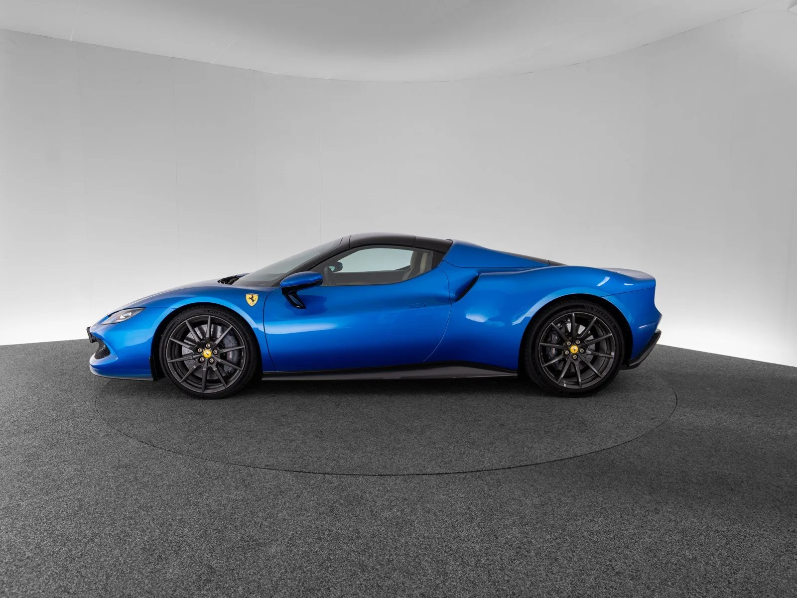 2024 Ferrari 296 GTS, 12/30