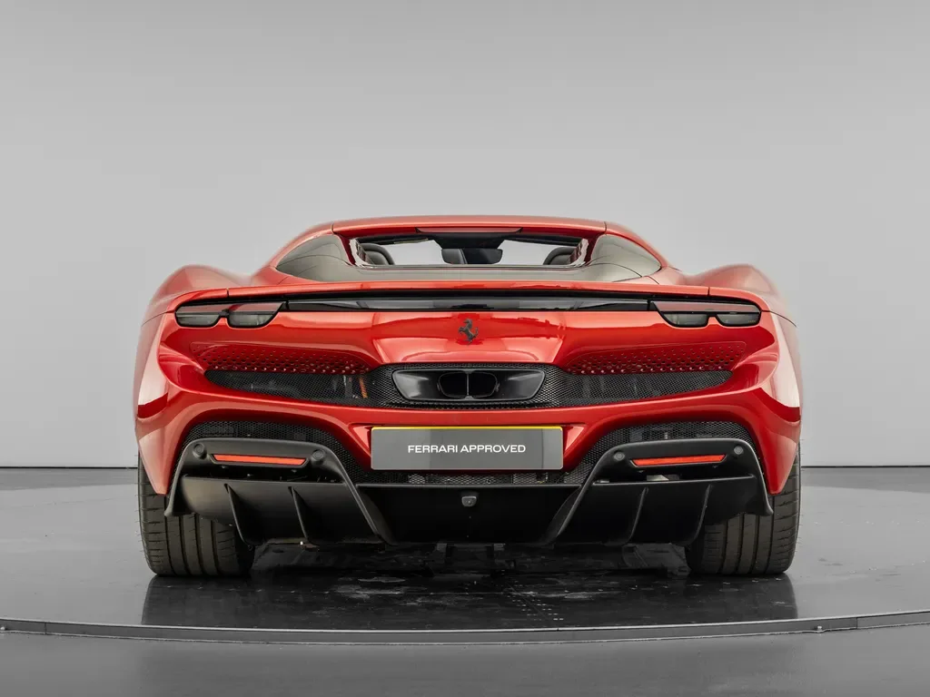 2024 Ferrari 296 GTS, 6/15