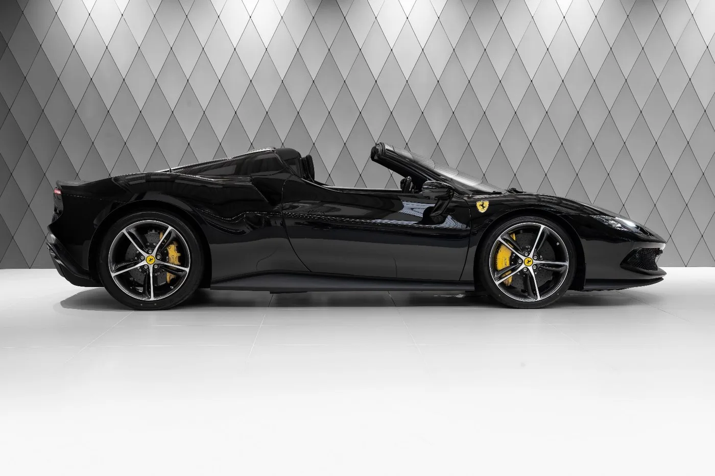 2024 Ferrari 296 GTS angeboten von einem Supersportwagenhändler in Schenefeld, Deutschland, Foto 3 von 19