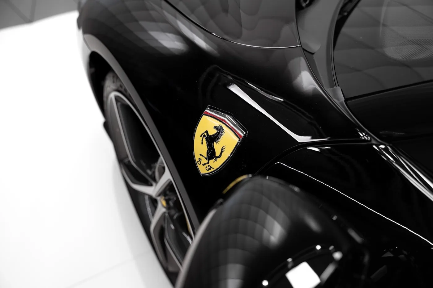 2024 Ferrari 296 GTS angeboten von einem Supersportwagenhändler in Schenefeld, Deutschland, Foto 8 von 19