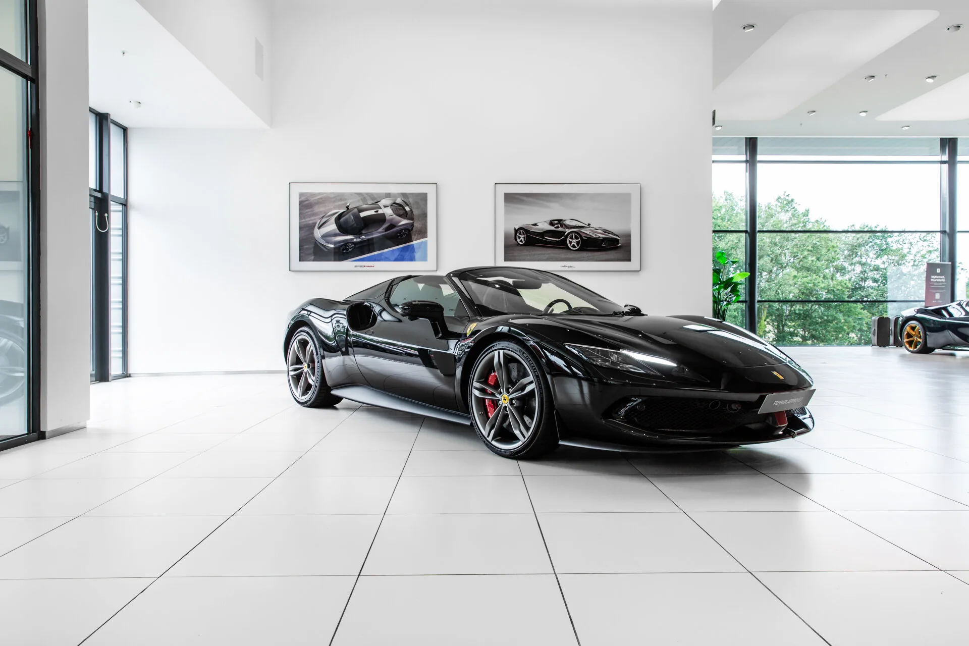 2024 Ferrari 296 GTS proposée par un concessionnaire spécialisé à Hengelo, Pays-Bas, photo principale