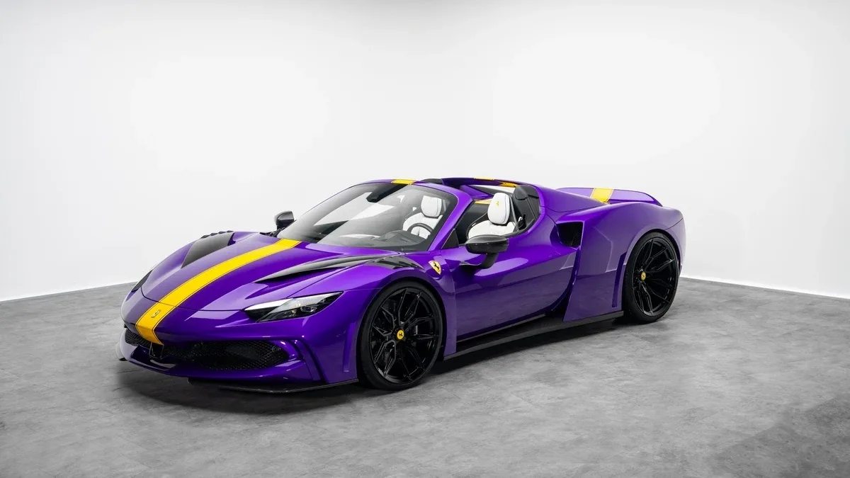 2024 Ferrari 296 GTS angeboten von einem Fachhändler in Dubai, Vereinigte Arabische Emirate, Foto 2 von 25