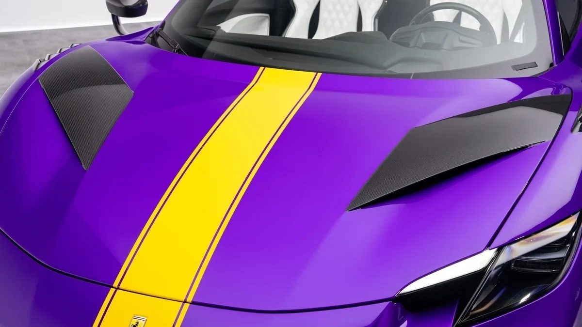 2024 Ferrari 296 GTS angeboten von einem Fachhändler in Dubai, Vereinigte Arabische Emirate, Foto 8 von 25