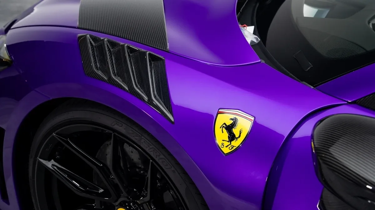 2024 Ferrari 296 GTS angeboten von einem Fachhändler in Dubai, Vereinigte Arabische Emirate, Foto 9 von 25