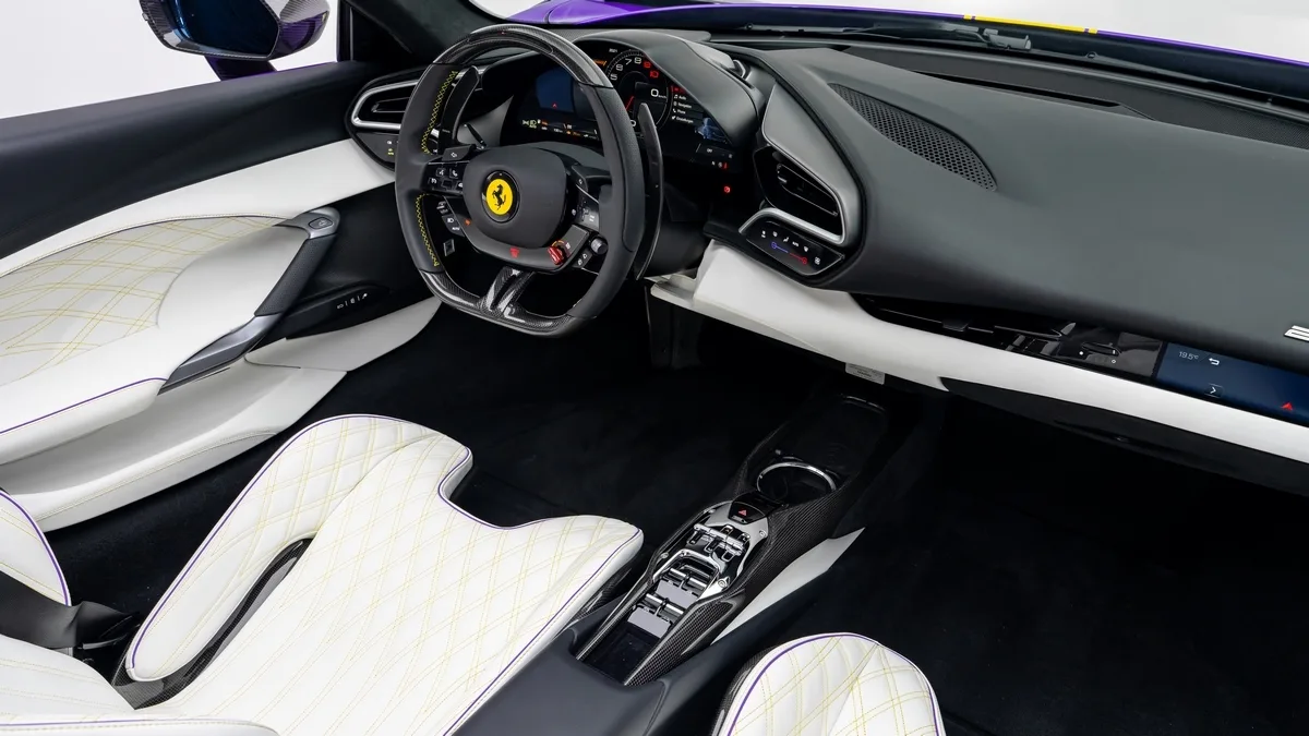 2024 Ferrari 296 GTS angeboten von einem Fachhändler in Dubai, Vereinigte Arabische Emirate, Foto 17 von 25