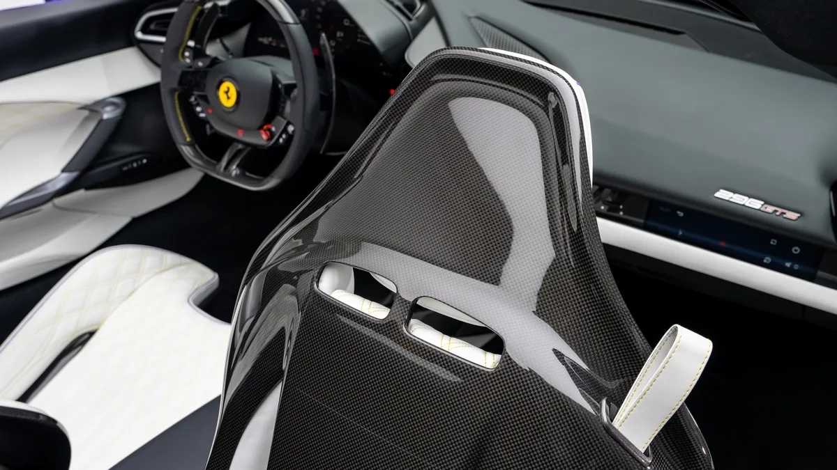 2024 Ferrari 296 GTS angeboten von einem Fachhändler in Dubai, Vereinigte Arabische Emirate, Foto 24 von 25