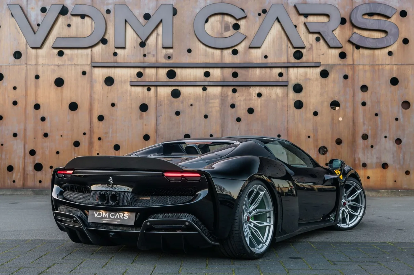 2024 Ferrari 296 GTS angeboten von einem Supersportwagenhändler in Gronau, Deutschland, Foto 4 von 25