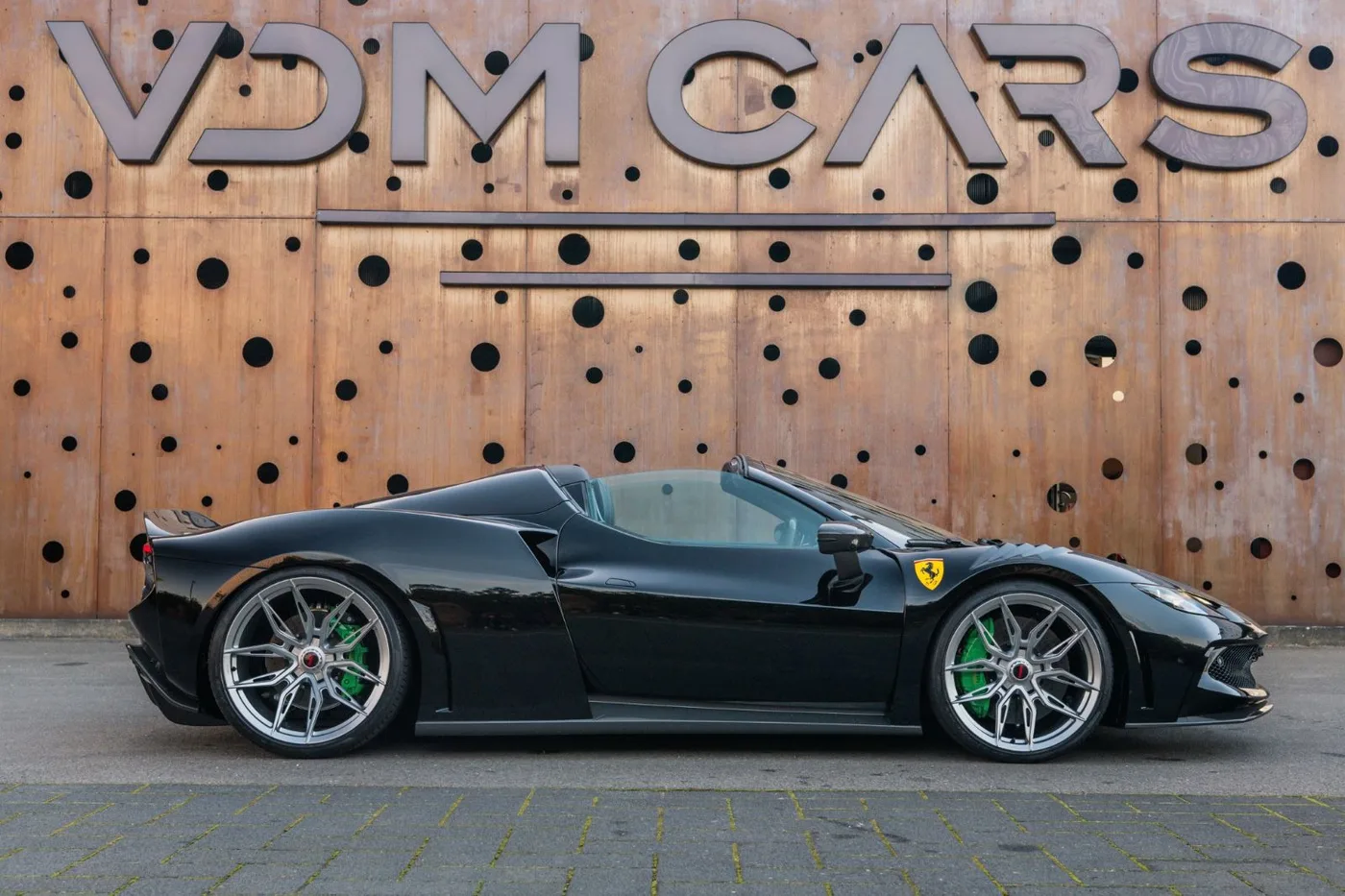 2024 Ferrari 296 GTS angeboten von einem Supersportwagenhändler in Gronau, Deutschland, Foto 8 von 25