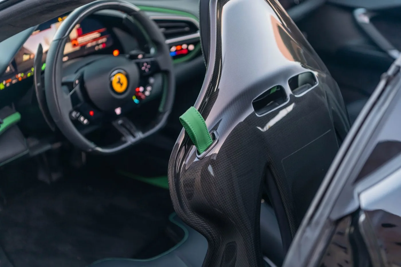 2024 Ferrari 296 GTS angeboten von einem Supersportwagenhändler in Gronau, Deutschland, Foto 19 von 25