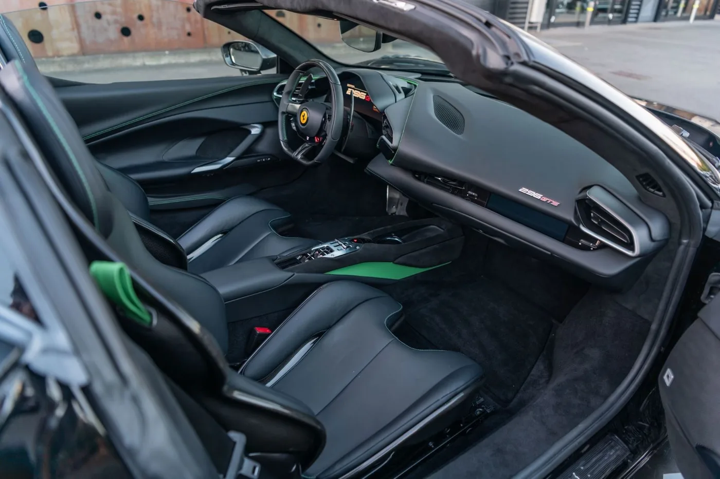 2024 Ferrari 296 GTS angeboten von einem Supersportwagenhändler in Gronau, Deutschland, Foto 23 von 25