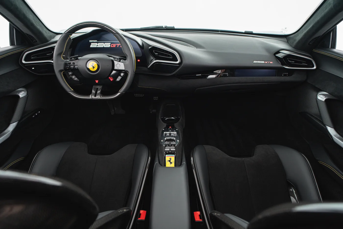 2024 Ferrari 296 GTS proposée par un concessionnaire spécialisé à Vösendorf, Autriche, photo 5 sur 15